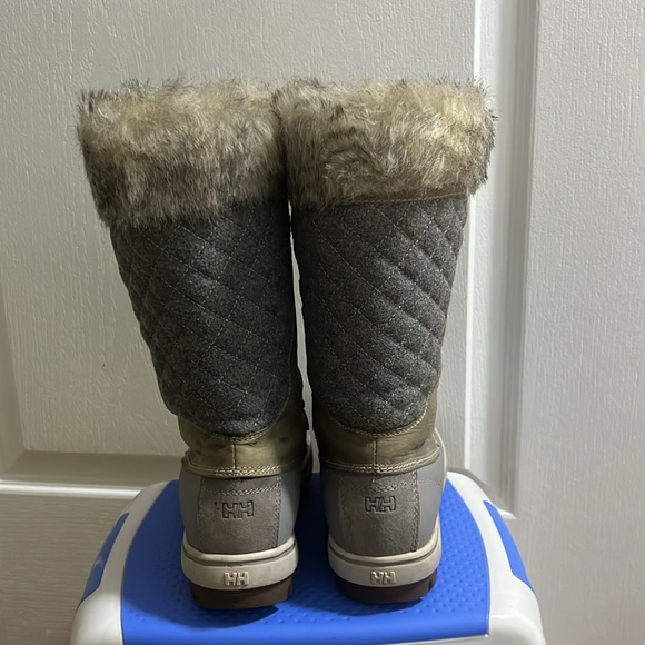 HELLY HANSEN “W GARIBALDI VL” BOOTS, LIGHT GREY/ ALLOY/ NIMBUS CLOUD.US SIZE 6.5 - Picture 5 of 6